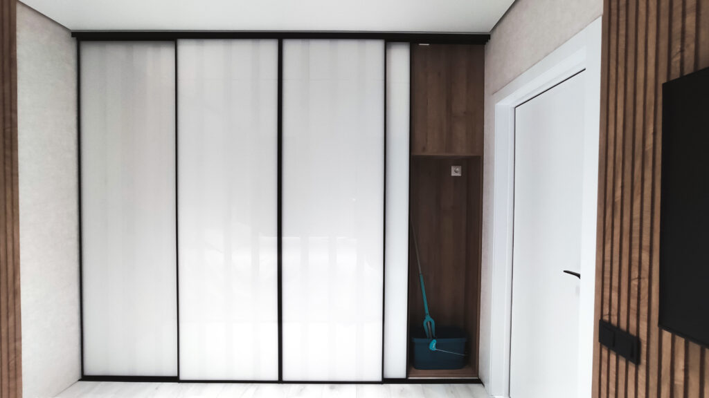 أنواع دواليب الملابس في ديكورت